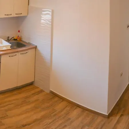 Beachfront Apartamento Pakoštane
