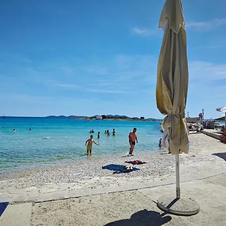 Beachfront * Pakoštane