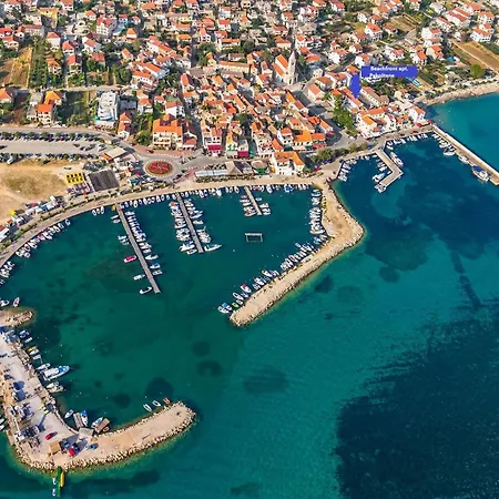 Beachfront Apartamento Pakoštane